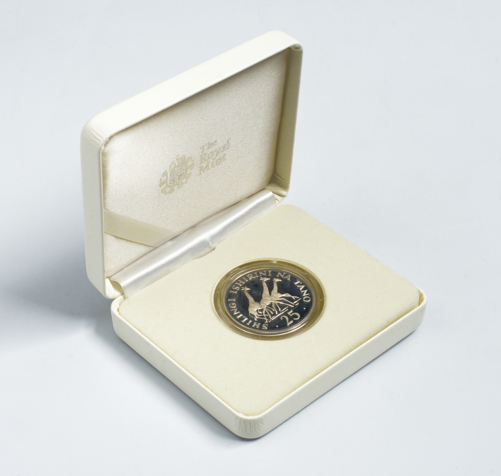 Танзания 25 шиллингов 1974 жирафы, в коробке KM 7а серебро PROOF 2-4-2-46