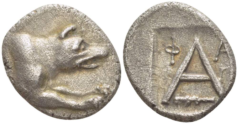 Арголида, Аргос триобол II в.-80-е гг. до н.э. голова и передняя часть туловища волка / большая литера 'A', под ней палица, Ф-А в квадратном углублении, вес 2,33 г BCD Peloponnesos 1142.1 серебро 00-821-60