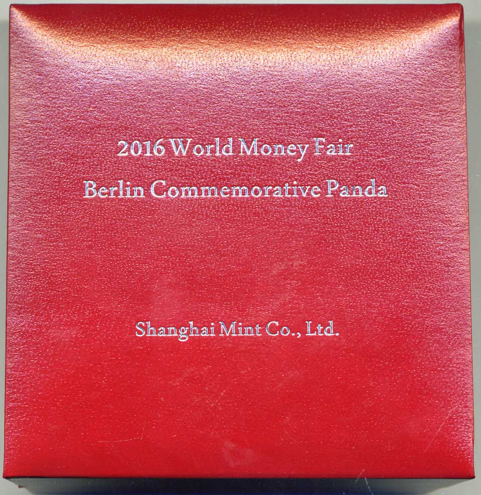 Китай медаль Панда 2016 Международная выставка монет в Берлине 2016 (WORLD MONEY FAIR, BERLIN COMMEMORATIVE PANDA), в оригинальной коробке с сертификатом № 293, тираж 2000 экз., Китайская панда и Берлинский медведь, чекан Шанхай минт Co Ltd. 2016 4-3-5-31