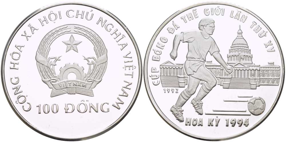 ВЬЕТНАМ 100 ДОНГОВ 1992 ЧЕМПИОНАТ МИРА ПО ФУТБОЛУ В США 1994 ГОДА, ИГРОК НА ФОНЕ КАПИТОЛИЯ KM 70 серебро PROOF 1074-9-64
