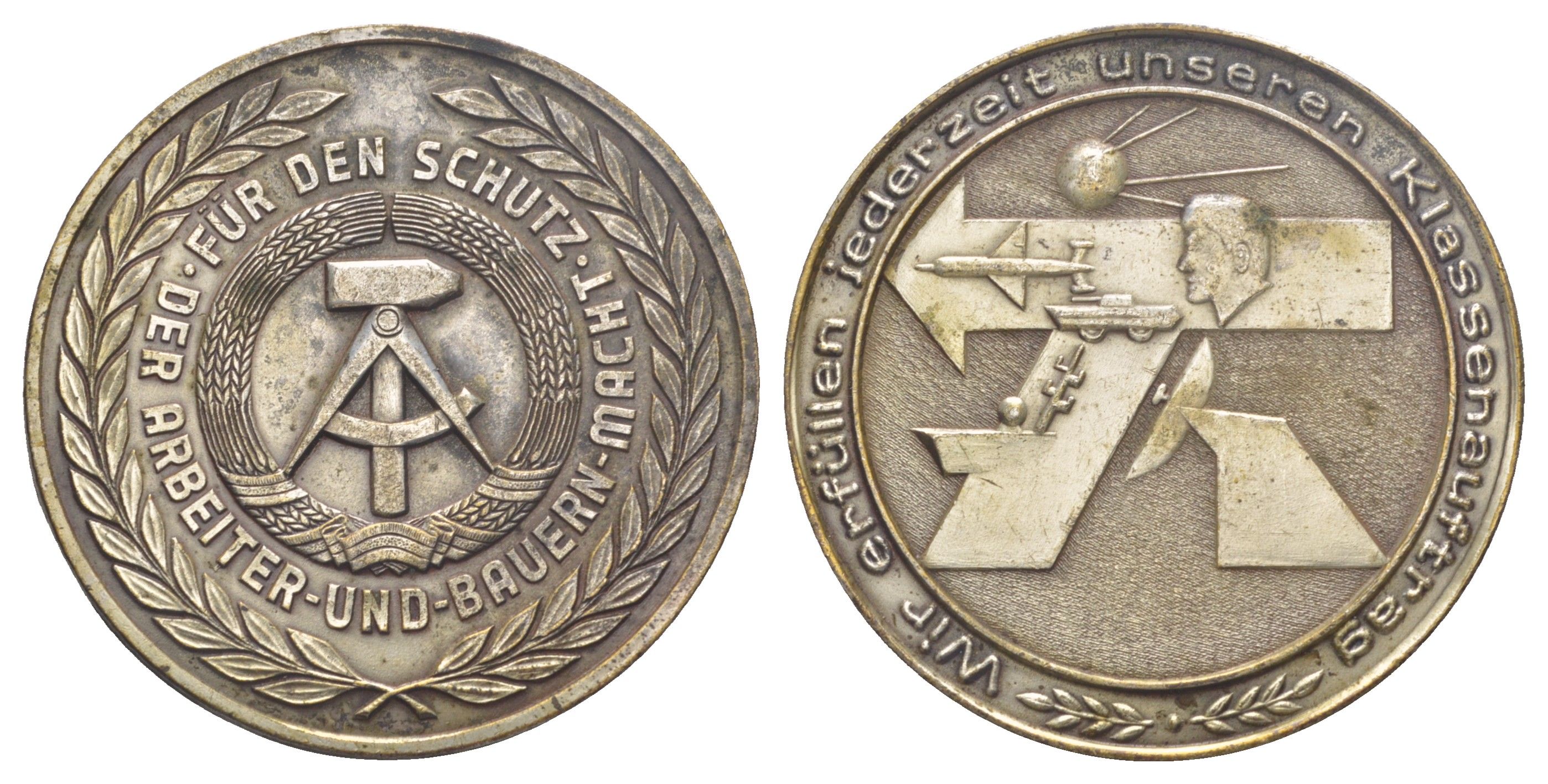 ГДР медаль "Мы всегда выполняем задание класса!" ND достиженя соцблока, диаметр 60 мм, вес 86,2 гр томпак плакированный серебром 1079-8-32