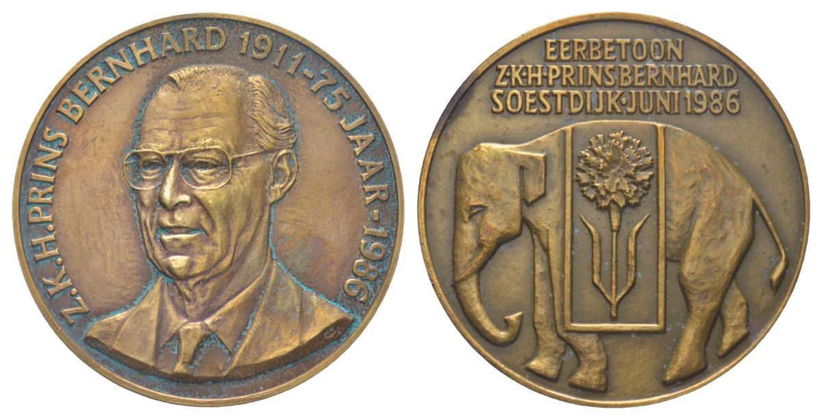Нидерланды медаль "Бернард Липпе-Бистерфельдский - президент Всемирного фонда дикой природы" 1986 слон - один из символов WWF, и фирменная гвоздика Бернард Липпе-Бистерфельдский, вес 59,9 гр, диаметр 50 мм бронза 11-174-23
