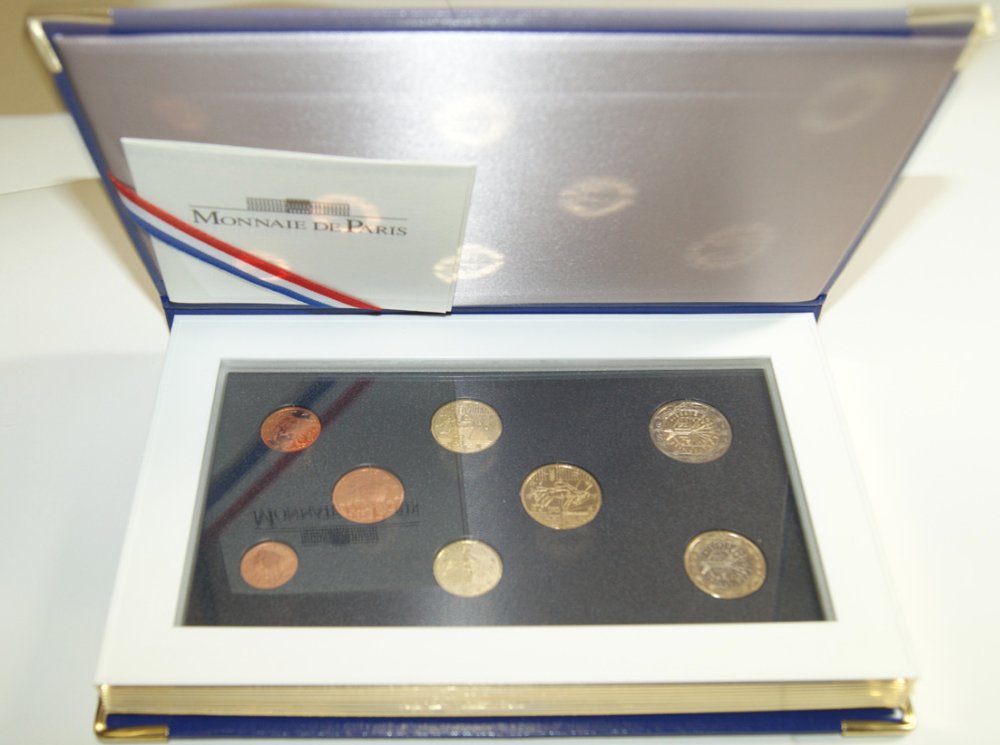 Франция евронабор из 8 монет 2000 в оригинальной упаковке монетного двора PROOF 1-4-6-01