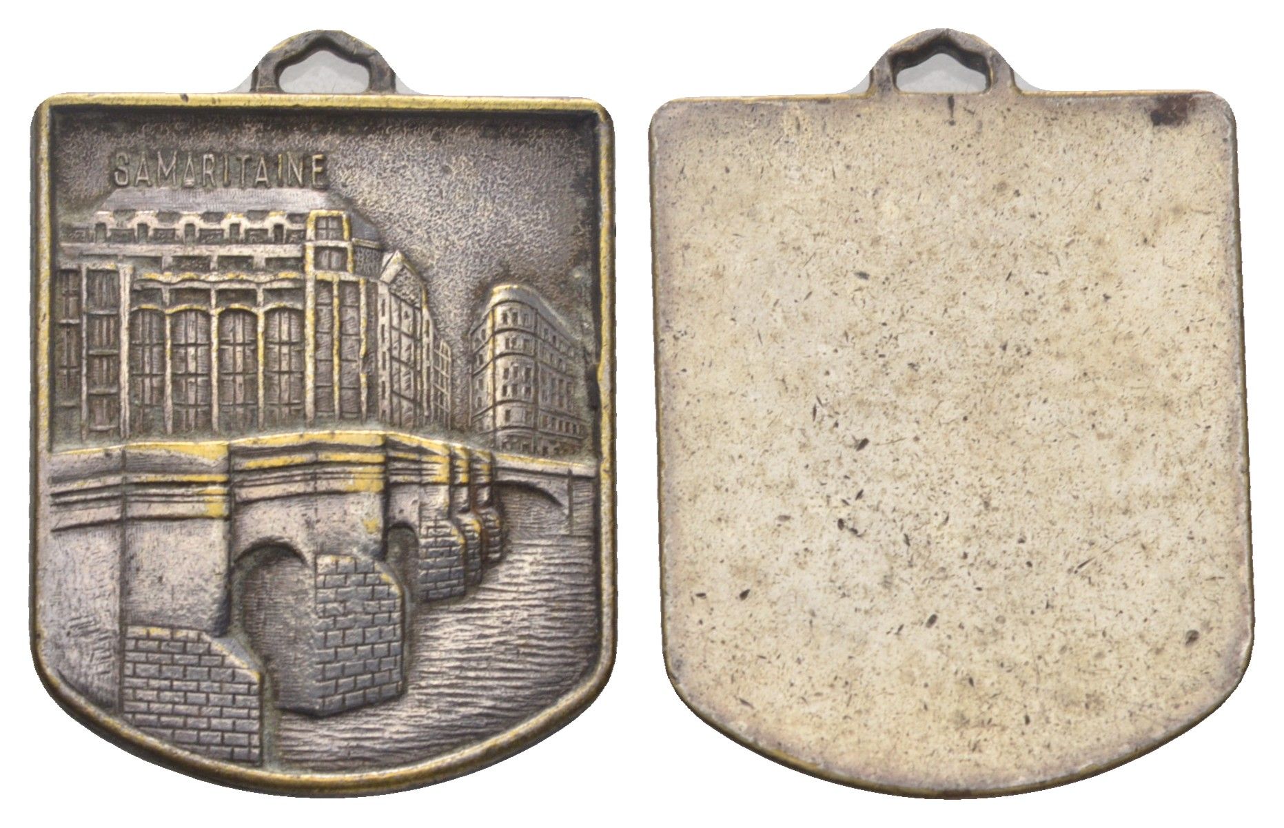 Франция знак в честь 50-ти летия Samaritaine (одного из главных торговых центров Парижа) 1930 размер 34x29 мм, вес 16,5 гр белый металл 1082-2-13