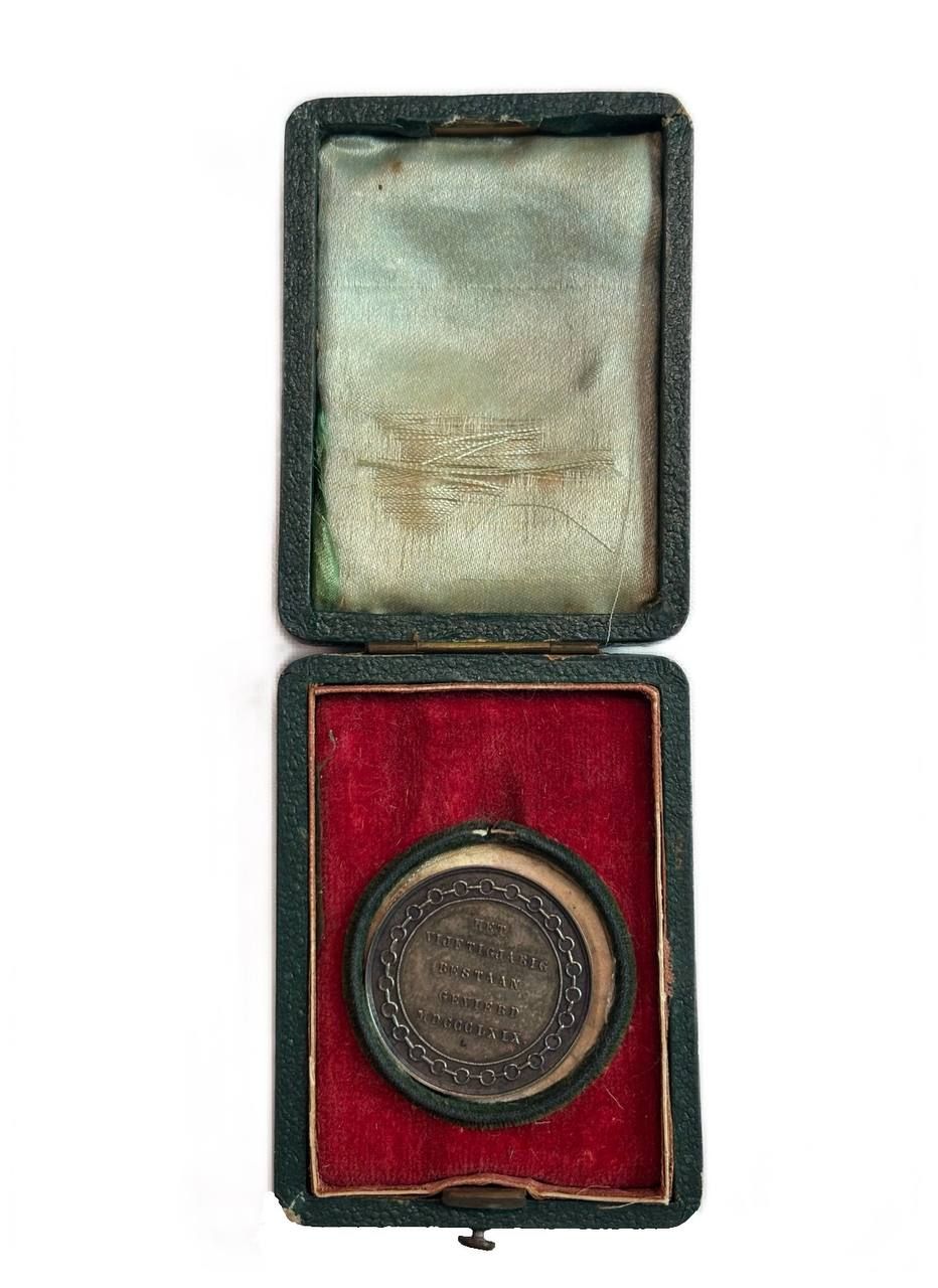 Нидерланды медаль, личная, в честь 50-летия 1869 диаметр 27 мм, вес 6,05 гр, в оригинальной красочной бархатной коробке серебро 7-7-27