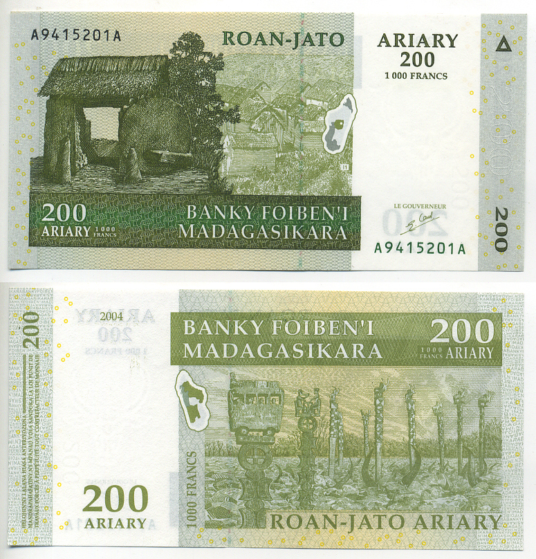 Мадагаскар 200 ариари (1000 франков) 2004 деревенские хижины, скульптуры Алоало, подпись 5 Pick 87 а бумага UNC (пресс) 6299-41-2