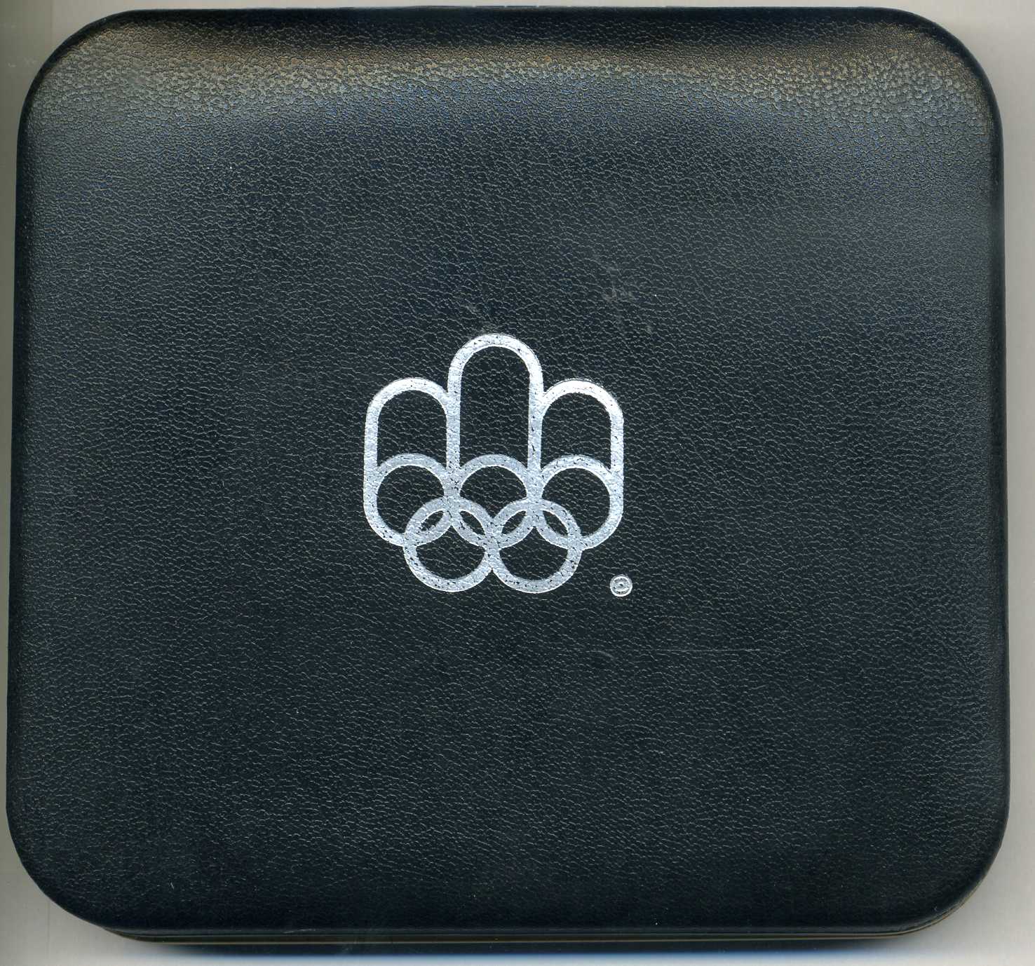 Канада набор из 4 монет 1975 XXI олимпийские игры в Монреале, 5, 5, 10, 10 долларов, в оригинальной коробке, с сертификатом KM 98, 99, 102, 103 серебро UNC 5-4-4-9