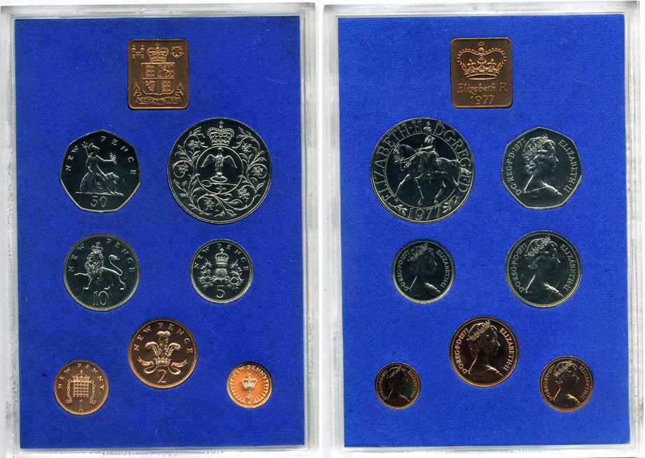 Великобритания официальный годовой набор из 7 монет (1/2, 1, 2, 5, 10, 25, 50 пенни (пенсов)) и 1 жетона монетного двора 1977 Cеребряный (25 лет правлению) юбилей царствования Елизаветы II KM PS33 (911, 912, 913, 914, 915, 916 и 920) бронза и медно-никель