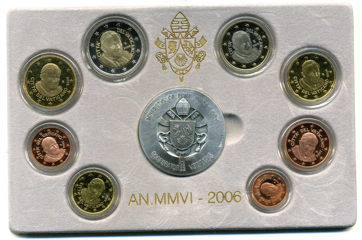 Ватикан евронабор из 8 монет + серебряная медаль 2006 Бенедикт XVI, в оригинальной коробке, с сертификатом KM PS 19 биметалл PROOF 7-1-1-13