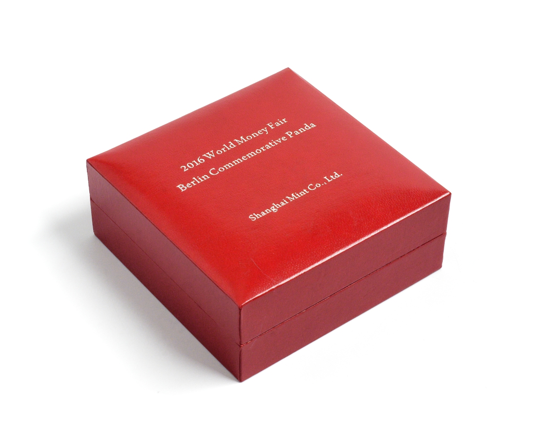 Китай медаль Панда 2016 Международная выставка монет в Берлине 2016 (WORLD MONEY FAIR, BERLIN COMMEMORATIVE PANDA), в оригинальной коробке с сертификатом № 293, тираж 2000 экз., Китайская панда и Берлинский медведь, чекан Шанхай минт Co Ltd. 2016 4-3-5-31