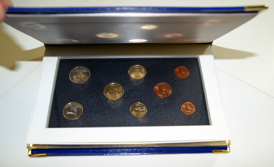 Франция евронабор из 8 монет 2000 в оригинальной упаковке монетного двора PROOF 1-4-6-02