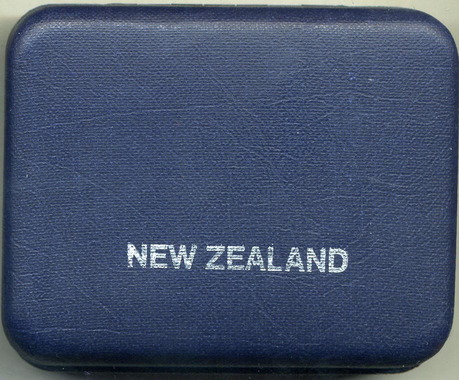 Новая Зеландия 1 доллар 1979 герб Новой Зеландии, Елизавета II (1952-2022), в оригинальной коробке KM 48а серебро PROOF 7-5-5-24