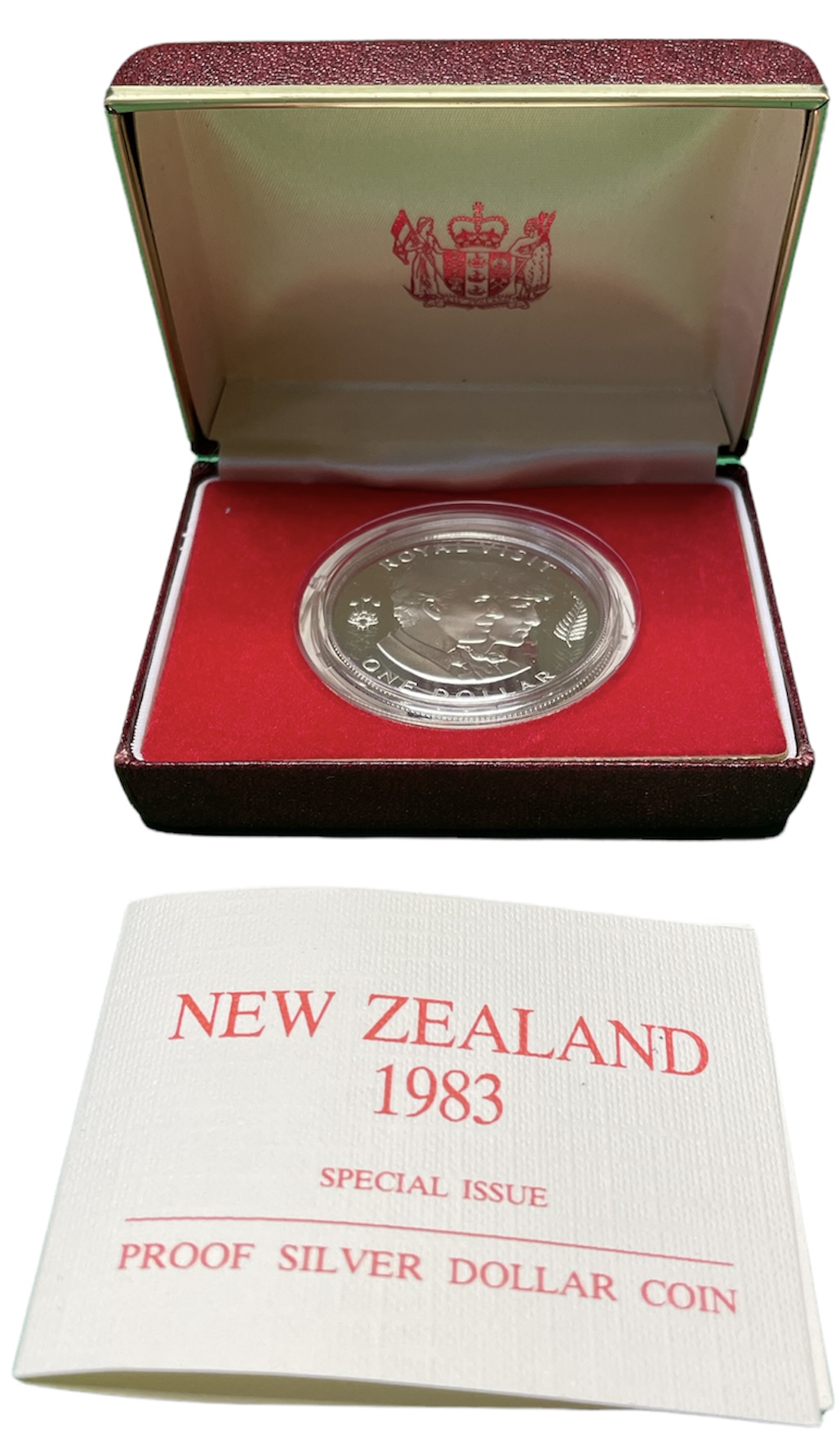 Новая Зеландия 1 доллар 1983 королевский визит, принц Чарльз и леди Диана, Елизавета II (1952-2022), в оригинальной коробке, сертификат KM 52а серебро PROOF 3-4-7-22