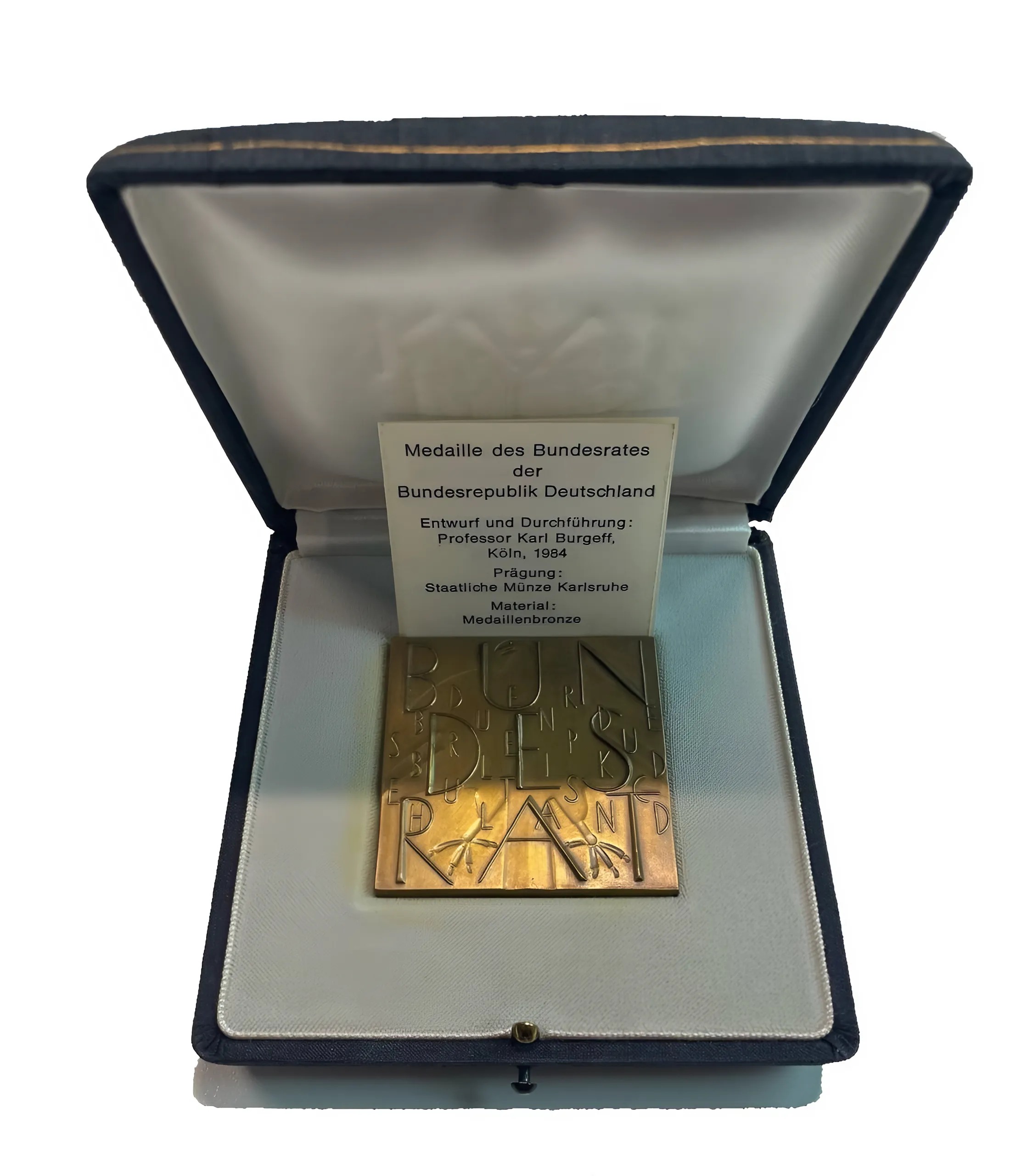 ФРГ плакетка 1984 Бундесрат ФРГ, в оригинальное коробке, сертификат, 64,61 гр., 50,1х50,1 мм  бронза  UNC  4-5-4-20