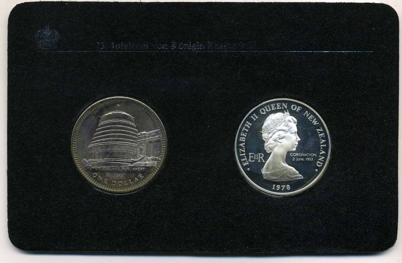 Новая Зеландия набор из двух монет по 1 доллару 1978 25 лет коронации Елизаветы II и открытие здания Парламента, в буклете KM 47, 47a серебро, медно-никель PROOF, UNC 7-4-54