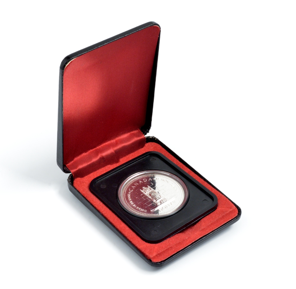 Канада 1 доллар 1977 25 лет вступлению на престол Королевы Елизаветы II KM 118 серебро UNC 7-5-1-25