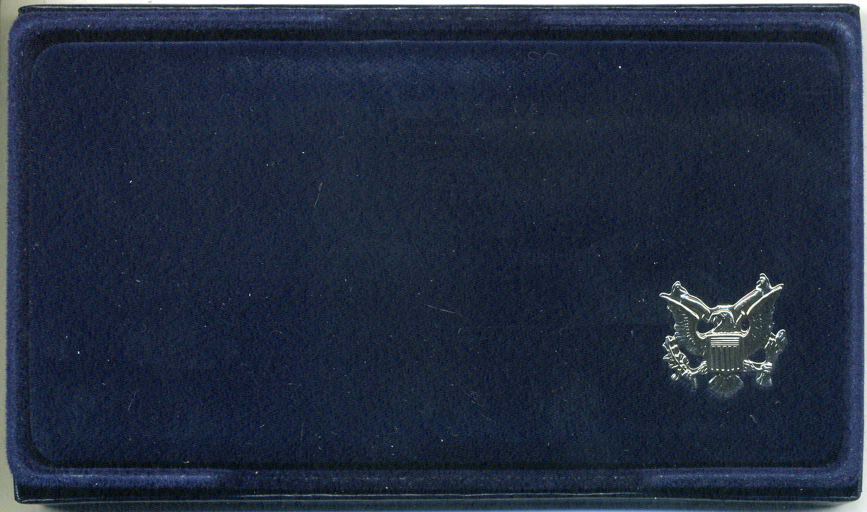 США набор из 2 монет 1994 S, чемпионат мира по футболу в США, 1 доллар и 50 центов, в оригинальной коробке, сертификат KM 246, 247 серебро, медь плакированная медно-никелем PROOF 00-00