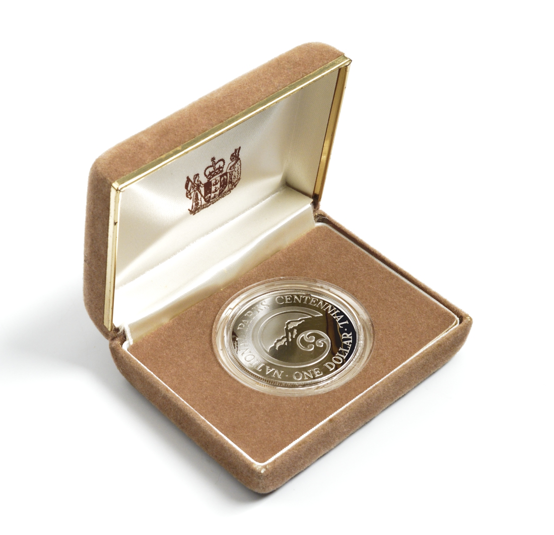 Новая Зеландия 1 доллар 1987 100 лет Национальному парку, Елизавета II (1952-2022), в оригинальной коробке KM 65а серебро PROOF 4-3-4-40