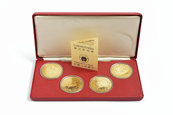 Китай набор из 4 монет по 1 юаню 1980 Зимние Олимпийские игры в Лейк-Плесиде 1980 года, в оригинальной коробке, с сертификатом KM PS5 бронза PROOF 7-6-1-36