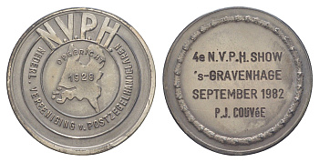 Нидерланды медаль к филателистической выставке в городе Гаага проходящая в сентября 1982 в футляре, диаметр 40,5 мм, вес 25,6 гр томпак 8-2-01-67