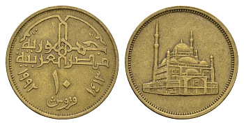 Египет 10 пиастров 1992 KM 732 латунь UNC 4673-624