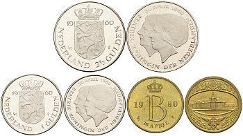 Нидерланды набор из 2 монет 1980 Беатрикс королева Нидерландов, коробка, сертификат, жетон монетного двора    UNC 5-4-4-38