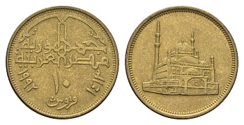Египет 10 пиастров 1992 KM 732 латунь UNC 4673-614