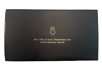 Соломоновы Острова набор "первый день выпуска" 1977 в комплект входит полный выпуск выходящих монет и банкнот в даном году - 7 монет (1, 2, 5, 10 и 20 центов; 1 и 5 долларов) и 3 банкноты (2, 5 и 10 долларов). 8-2-04-39
