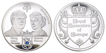 Нидерланды медаль "Королевские династии Европы - Король Виллем-Александр и королева Максима" 1977 с сертификатом, диаметр 50 мм, вес 51,9 гр медь плакированная серебром PROOF 11-243-21