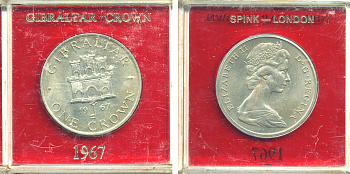 Гибралтар 1 крона 1967 Елизавета II (1952-2022), старый замок, в оригинальной пластиковой коробке, первый год чекана KM 4 медно-никель UNC 6-6-1-10