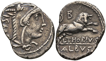 Римская Республика денарий 105 г. до н.э. монетарий Л. Торий Бальб, I S M R, голова Юноны Соспиты в козлином скальпе / B l THORIVS BALBVS, бык, Рим, 2,81 гр Cr. 316/1; Syd. 598 серебро 1073-9-35