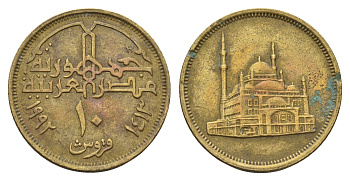 Египет 10 пиастров 1992 KM 732 латунь UNC 4673-613