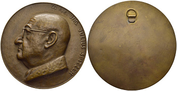 Чехия, Моравия медаль 1936 доктор Julius Spitzer (1854-1921), медальер M. Petrucci, диаметр 107 мм, с кольцом для подвеса на реверсе, пустотелая бронза 3-5-2-01
