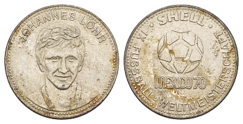Германия жетон Shell - Чемпионат мира по футболу 1970 года - сборная Германии - Ханнес Лер 1970 диаметр 29,6 мм, вес 9,6 гр сталь плакированная никелем 4175-611