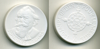 Европа медаль ND 150 лет ордену Pour Le Merite (голубой макс), Иоганнес Брамс  фарфор  UNC  11-145-23