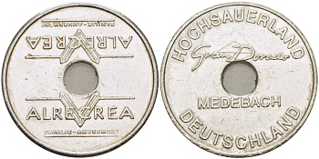 ГЕРМАНИЯ ЖЕТОН ND ALRECREA, FAMILIE AMUSEMENT, HOCHSAUERLAND, GRAN DORADO, ДИАМЕТР 27 ММ., С ОТВЕРСТИЕМ В ЦЕНТРЕ белый металл 73-432