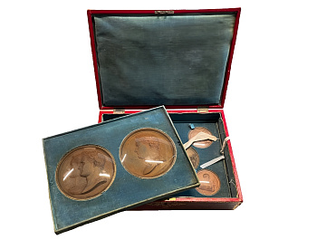 Набор бронзовых французских медалей и медальонов 1810 года. Оригинальный комплект. 0-0-00