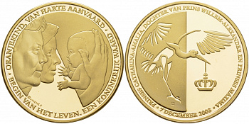 Нидерланды медаль 2003 на рождение принцессы Катарины Амалии, позолота  серебро  PROOF  11-149-42