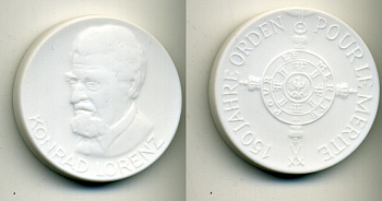 Европа медаль ND 150 лет ордену Pour Le Merite (голубой макс), Конрад Лоренц  фарфор  UNC  11-145-24