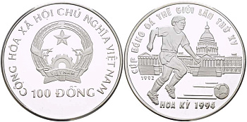 ВЬЕТНАМ 100 ДОНГОВ 1992 ЧЕМПИОНАТ МИРА ПО ФУТБОЛУ В США 1994 ГОДА, ИГРОК НА ФОНЕ КАПИТОЛИЯ KM 70 серебро PROOF 1074-9-64