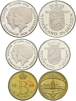 Нидерланды набор из 2 монет и 1 жетона монетного двора 1 гульден 2 1/2 гульдена в оригинальной коробке с сертификатом 1980 коронация Беатрикс KM 200, 201 медно-никель  UNC  2-4-2-50