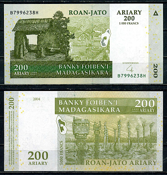 Мадагаскар 200 ариари = 1000 франков 2004 деревенские хижины, скульптуры Алоало Pick 87 b бумага UNC (пресс) 2119-41-3-2