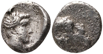 Древняя Греция, Кария, Галикарнас гемиобол 400 - 340 гг. до н.э. голова Аполлона / голова барана, 0,49 гр SNG Helsinki 873; SNG Kayhan 996 серебро 1073-9-75